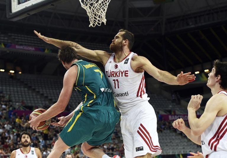 Turquía remonta ante Australia (65-64) y se mete en cuartos del Mundial