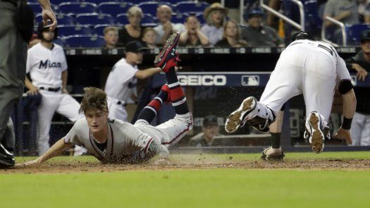 Bravos ganan en 10 innings y barren a Marlins; Camargo de 4-0