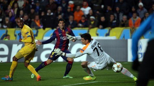 Luis Suárez marca su primer gol con el Barcelona