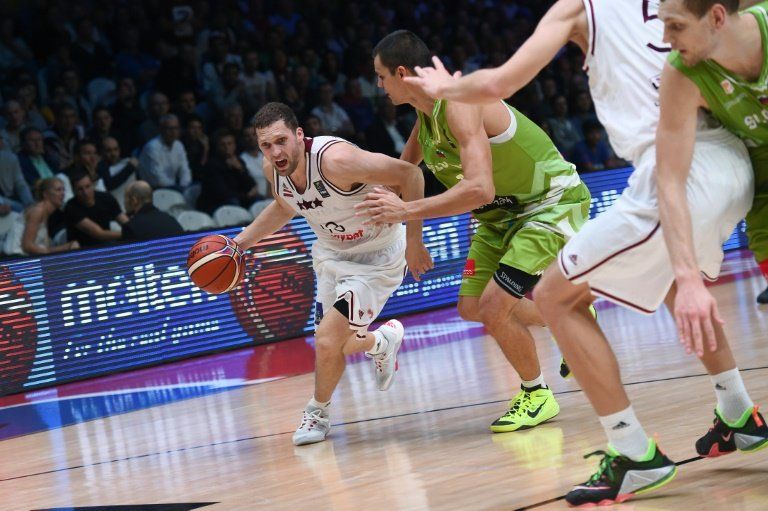 Letonia gana a Eslovenia y es el primer clasificado para cuartos de Eurobasket