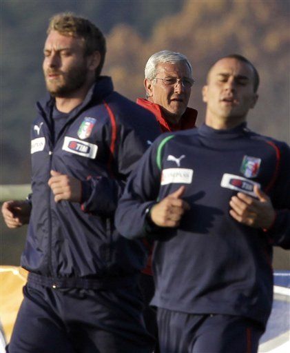 Mundial: Italia pone en marcha la defensa de su corona