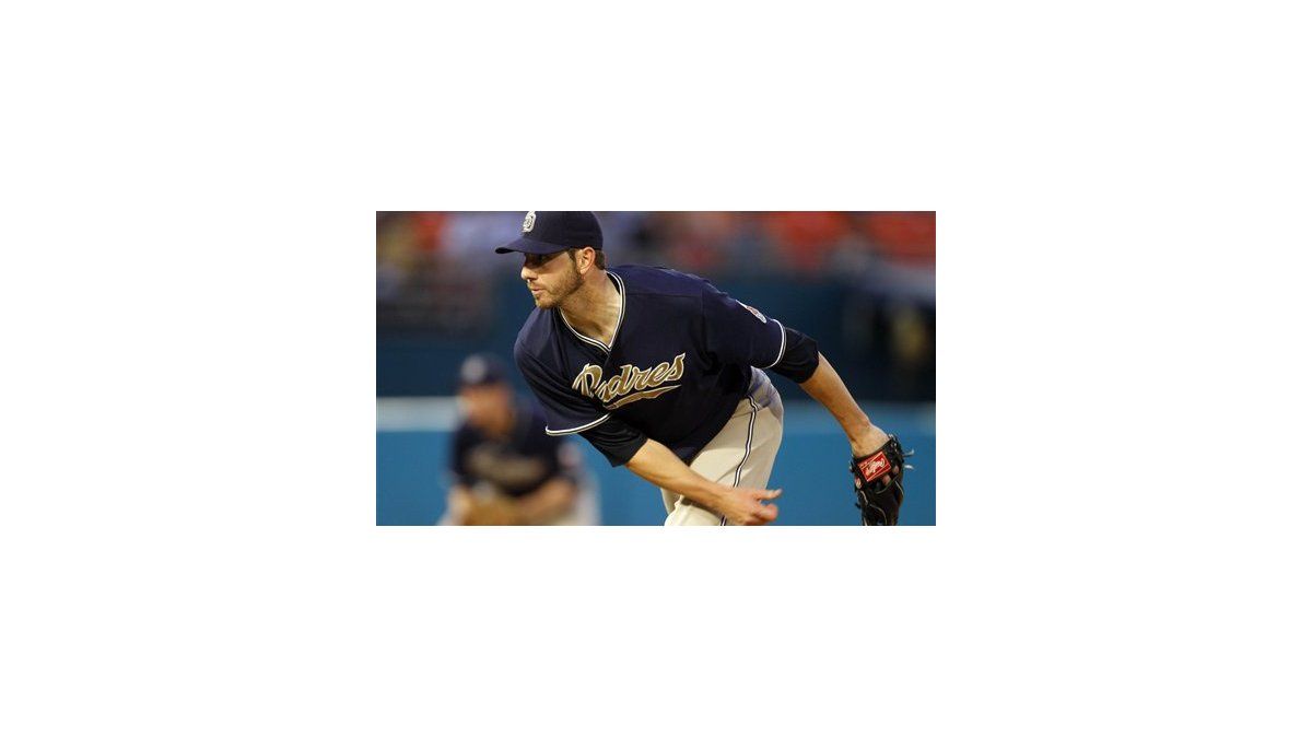 MLB: Padres 2, Marlins 1; González aporta dos hits