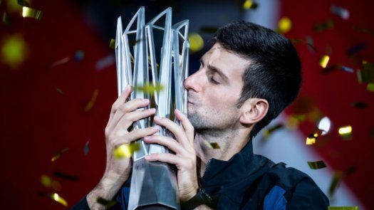 Djokovic reina en Shanghai y se acerca al trono mundial