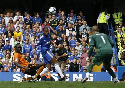 Drogba anota 2 goles y Chelsea vence 2-1 al Hull