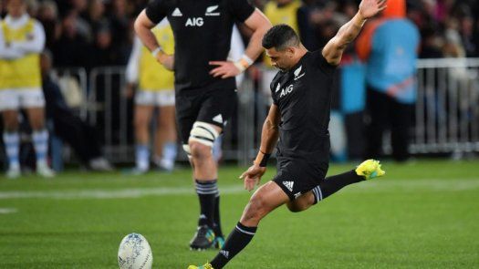 Unos jóvenes All Blacks dominan claramente a Japón por 69-31