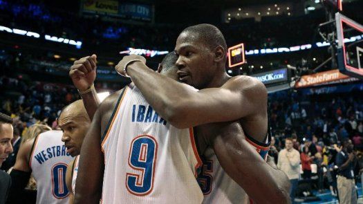 Kevin Durant, de Oklahoma, sigue firme al frente de anotadores en la NBA