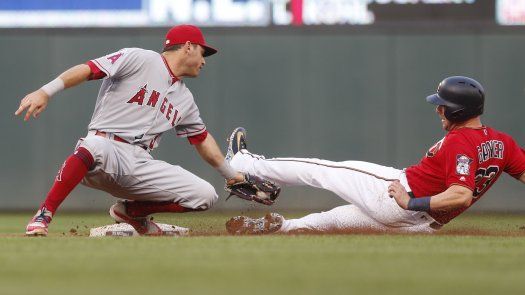 Kinsler y Upton impulsan a Angelinos ante Mellizos