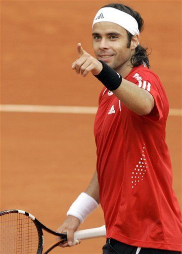 Francia: González enfrenta a Federer en cuartos de final