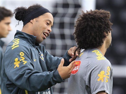 Técnico de Brasil: Ronaldinho pudiera estar en Copa del Mundo