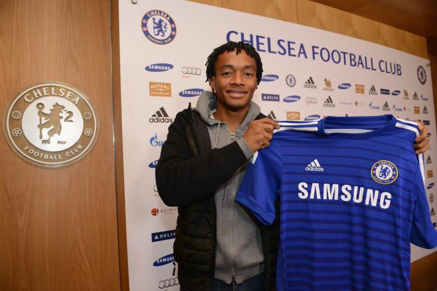 Chelsea confirma el fichaje del extremo colombiano Cuadrado