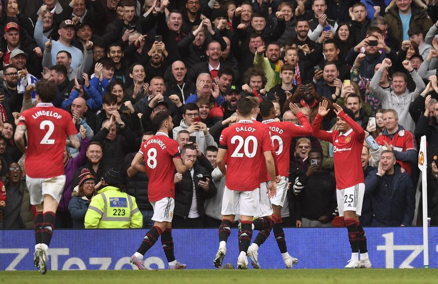 &nbsp;Manchester United gana y mantiene puestos de Champions