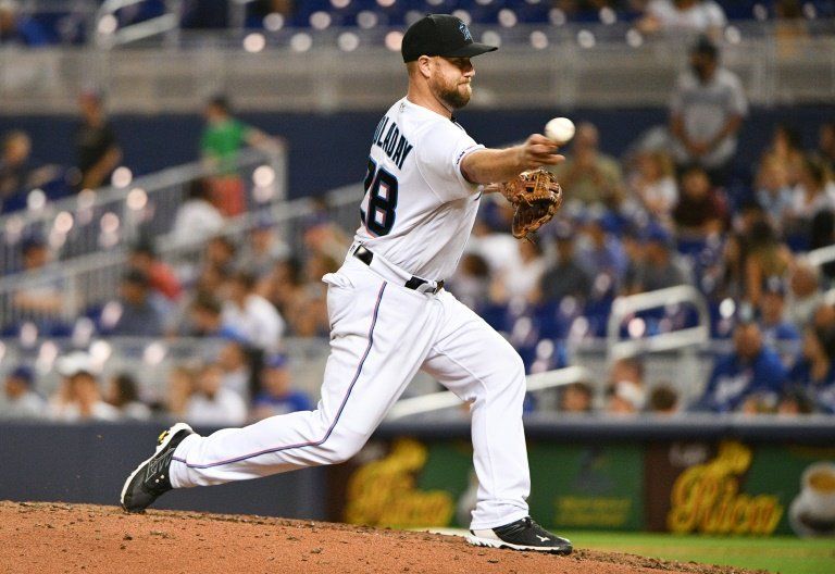 Los Dodgers golpean a los Marlins con seis jonrones en un triunfo de 15x1