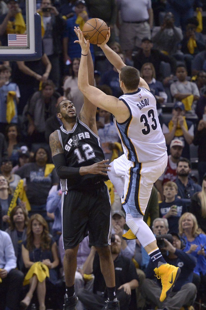 Con emociones al límite, Grizzlies igualan serie ante Spurs