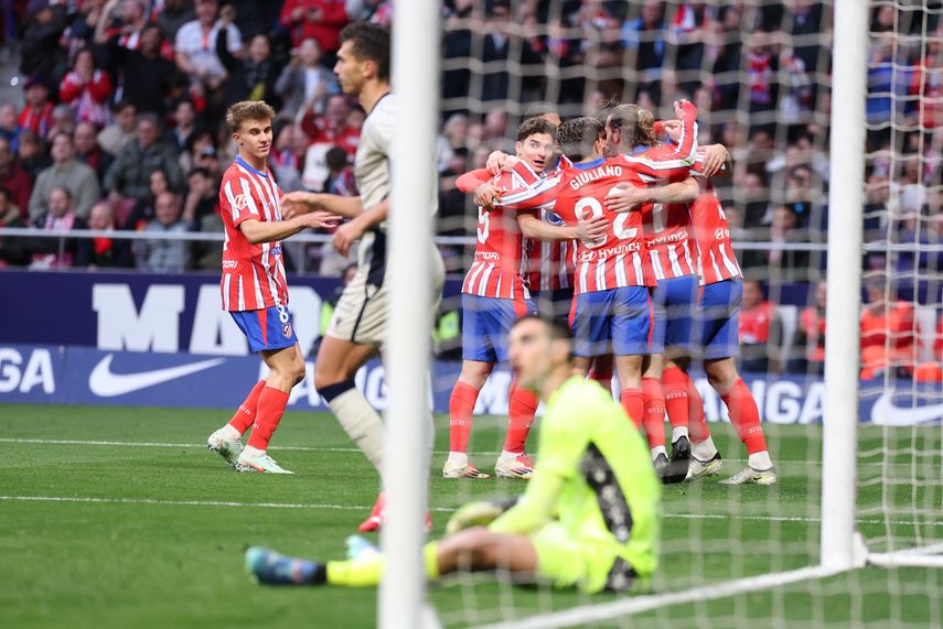 Atlético de Madrid gana al Osasuna y recupera el liderato
