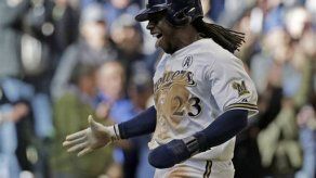 Los Cerveceros vence a los Rockies en 10 innings