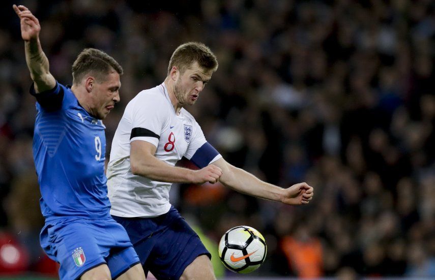 Italia empata con Inglaterra con ayuda del videoarbitraje