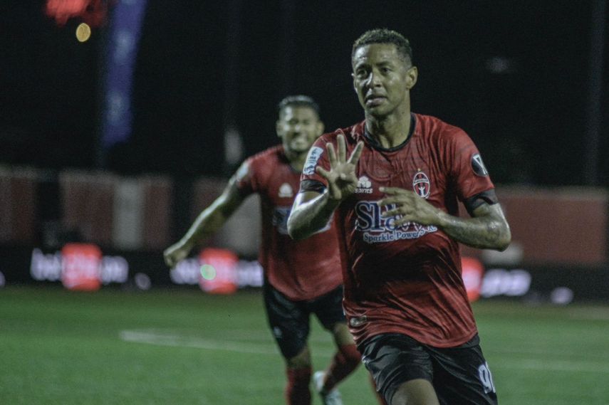 Gabriel Torres rescata el empate en la ida de semifinales