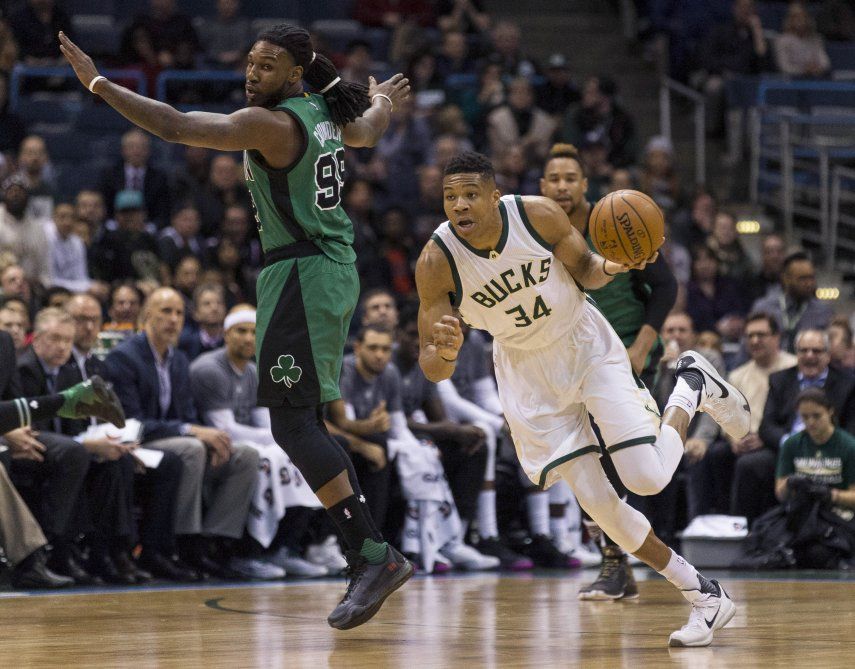 Tiro libre de Middleton define triunfo de Bucks ante Celtics