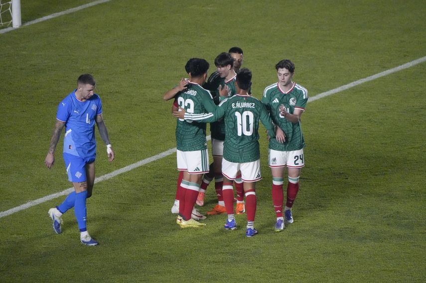 La Selección de México goleó a Islandia en partido amistoso
