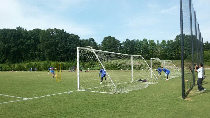 Blas Pérez no entrena con Panamá por precaución