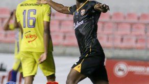 Sporting rescató el empate sobre el final y Plaza Amador ganó su primero en cancha