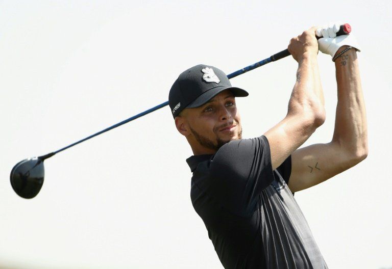 Stephen Curry, hábil en el básquet como en el golf