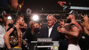 Canelo Álvarez ante Caleb Plant en el peso.