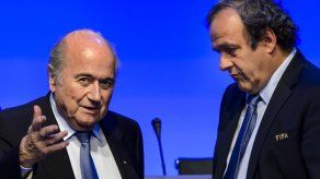 Platini: Dimisión de Blatter es una decisión difícil y valiente