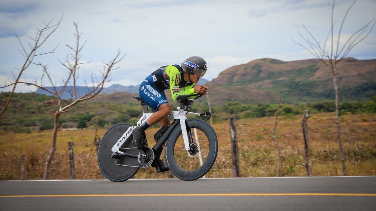  Carlos Samudio y Wendy Ducreux domina el reloj en los nacionales de ciclismo