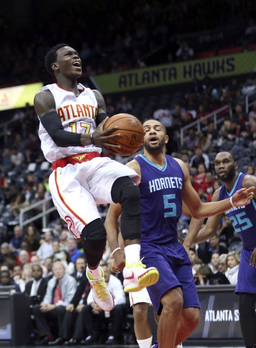 Bazemore anota 19 y Hawks superan a Hornets