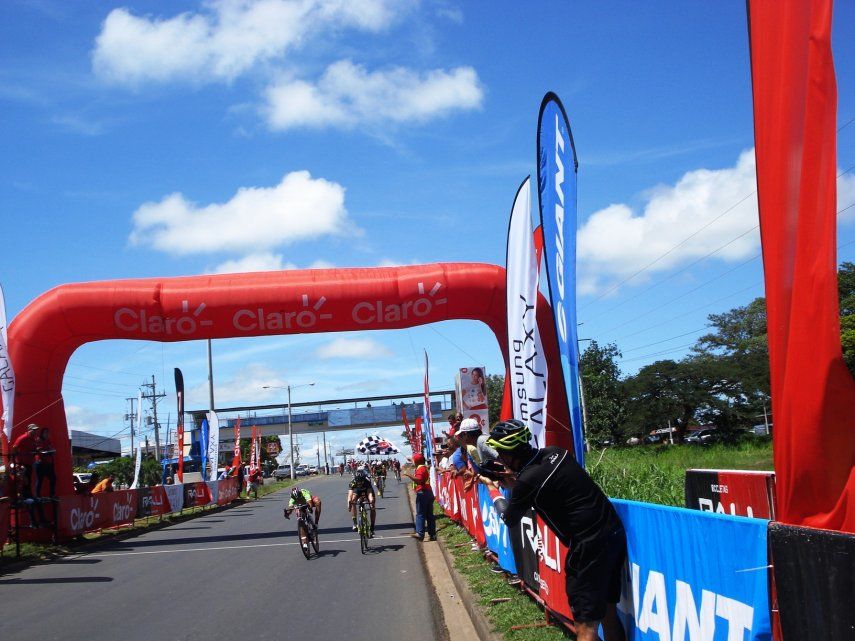 Ureña gana y es nuevo líder del Tour de Panamá
