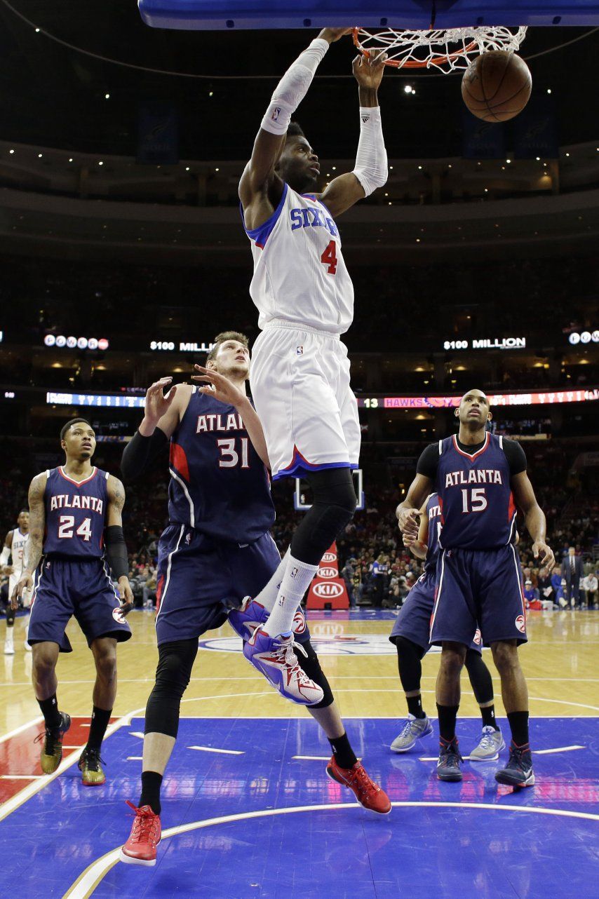 Los 76ers emboscan a los Hawks