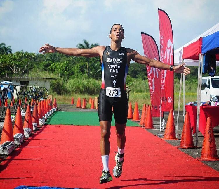 Vega y Riccoboni ganan Duatlón de Sherman
