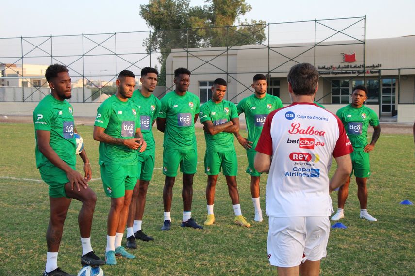 La selección de Panamá entrena con el grupo completo en Baréin