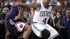 Cavs reevalúan canje Irving-Thomas
