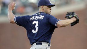 Richard contundente y Padres ganan 6-2 a Gigantes