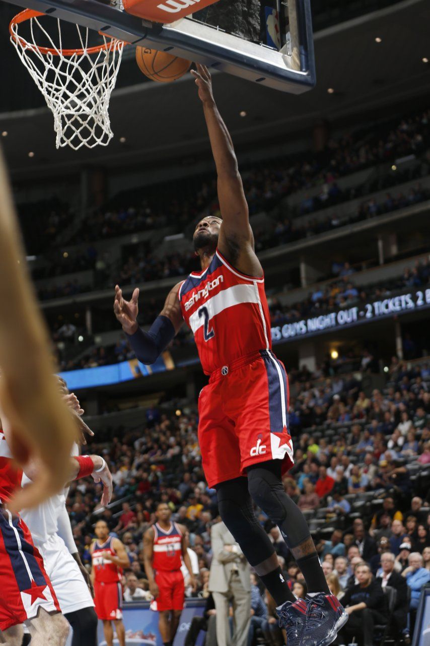 Wall guía a Wizards a victoria en prórroga sobre Nuggets
