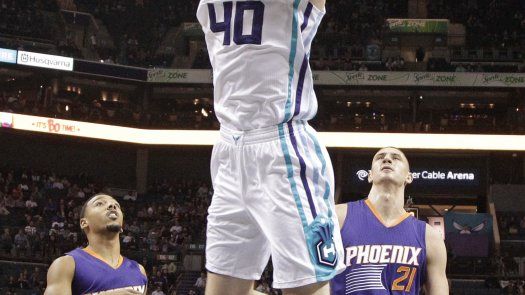 Hornets propinan paliza 126-92 a Suns