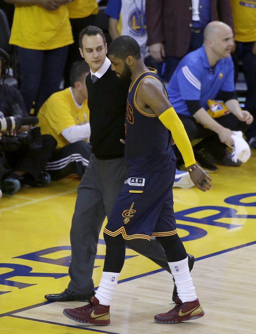 Irving, fuera el resto de la final por fractura de rótula