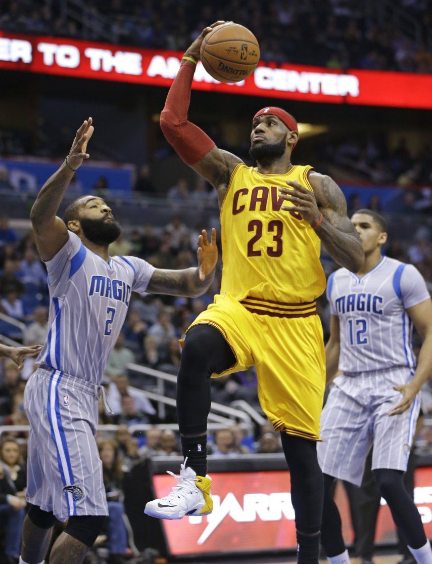 James ayuda en remontada de Cavaliers ante Magic