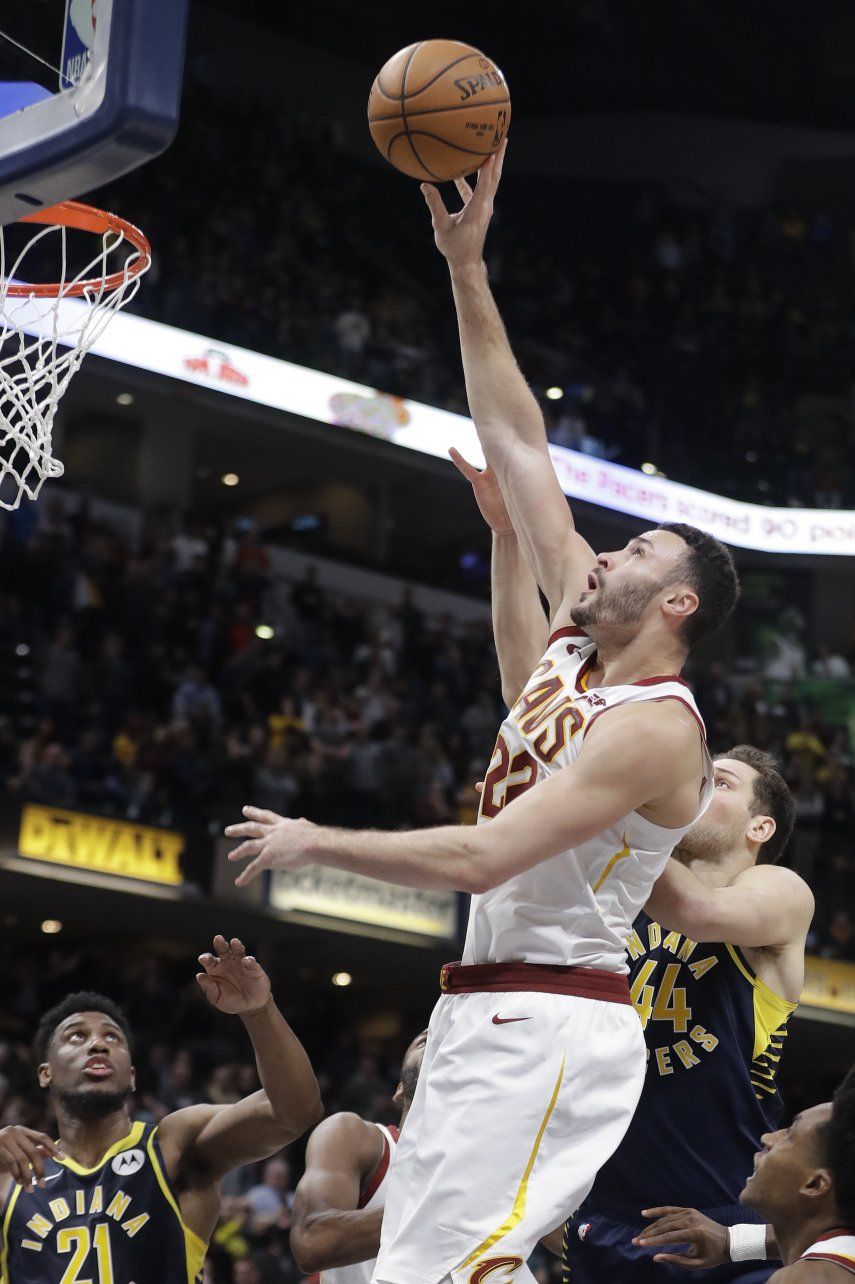 Enceste de último segundo da triunfo a Cavs sobre Pacers