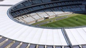 El techo del estadio de Belo Horizonte dañado por tormentas