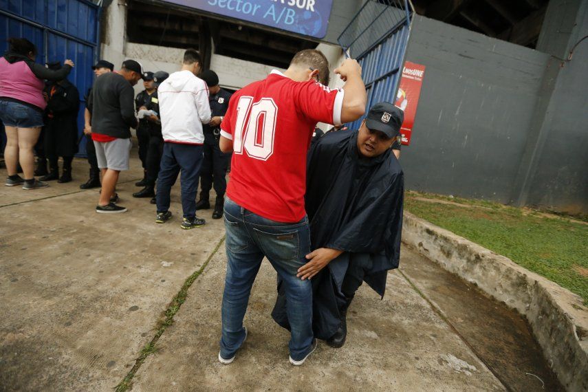 Líder de hinchada de Independiente, preso por extorsión a DT