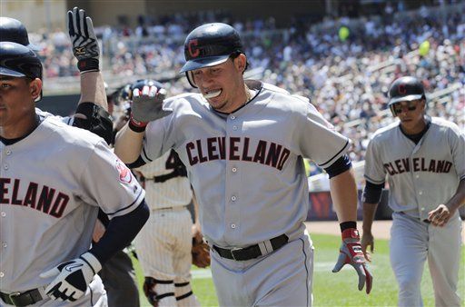 Cabrera y Carmona permiten a Indios barrer doble cartelera