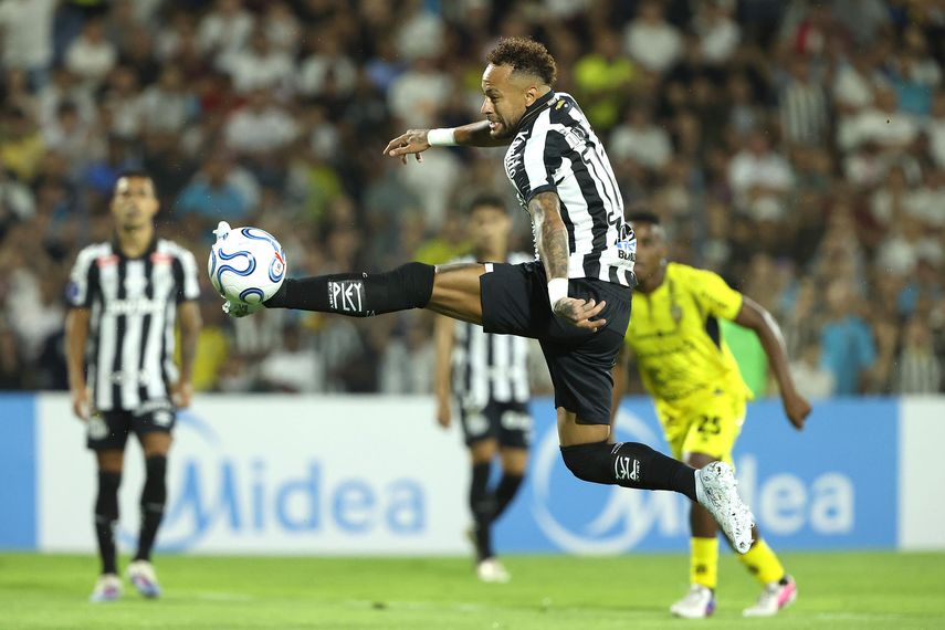Neymar Jr. anota y sella la paz con Robinho Jr.
