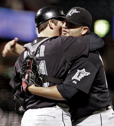 MLB: Marlins 6, Gigantes 0; Nolasco lanza y batea por Florida