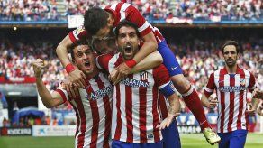 Atleti y Barsa solventan bajas