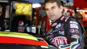 Gordon busca librar atolladero en NASCAR; Montoya larga retrasado