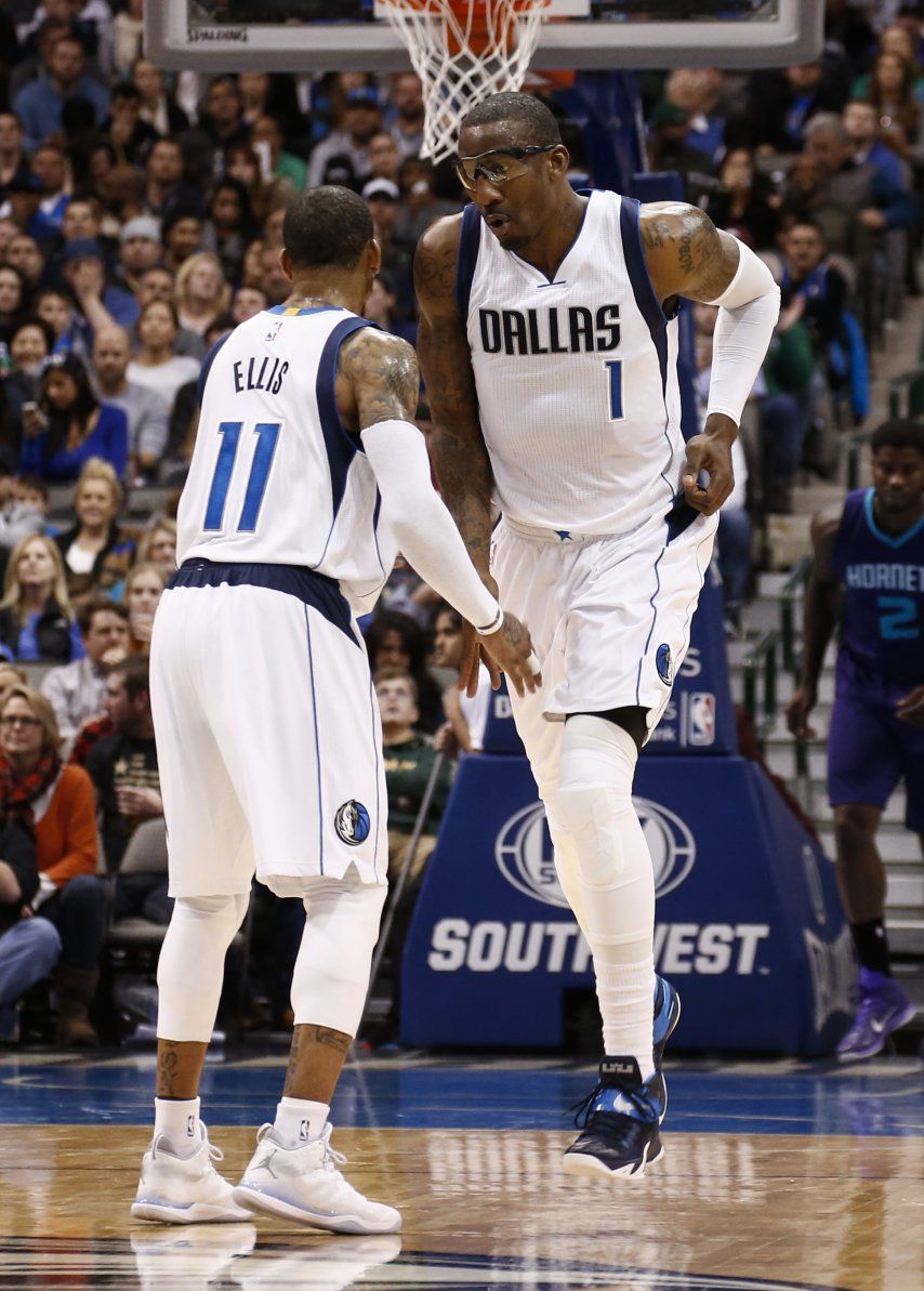 Monta Ellis brilla al final y Mavs vencen a Hornets