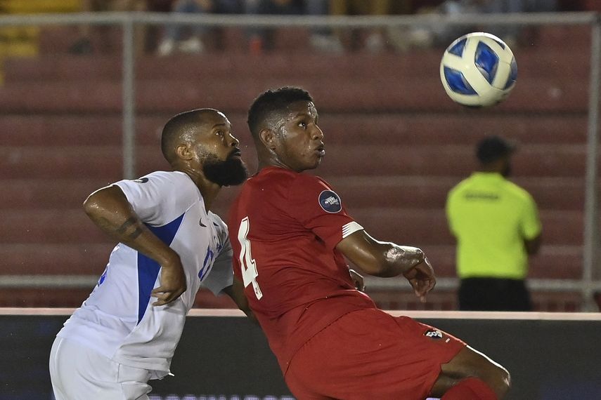 Fidel Escobar anota su segundo gol con Panamá